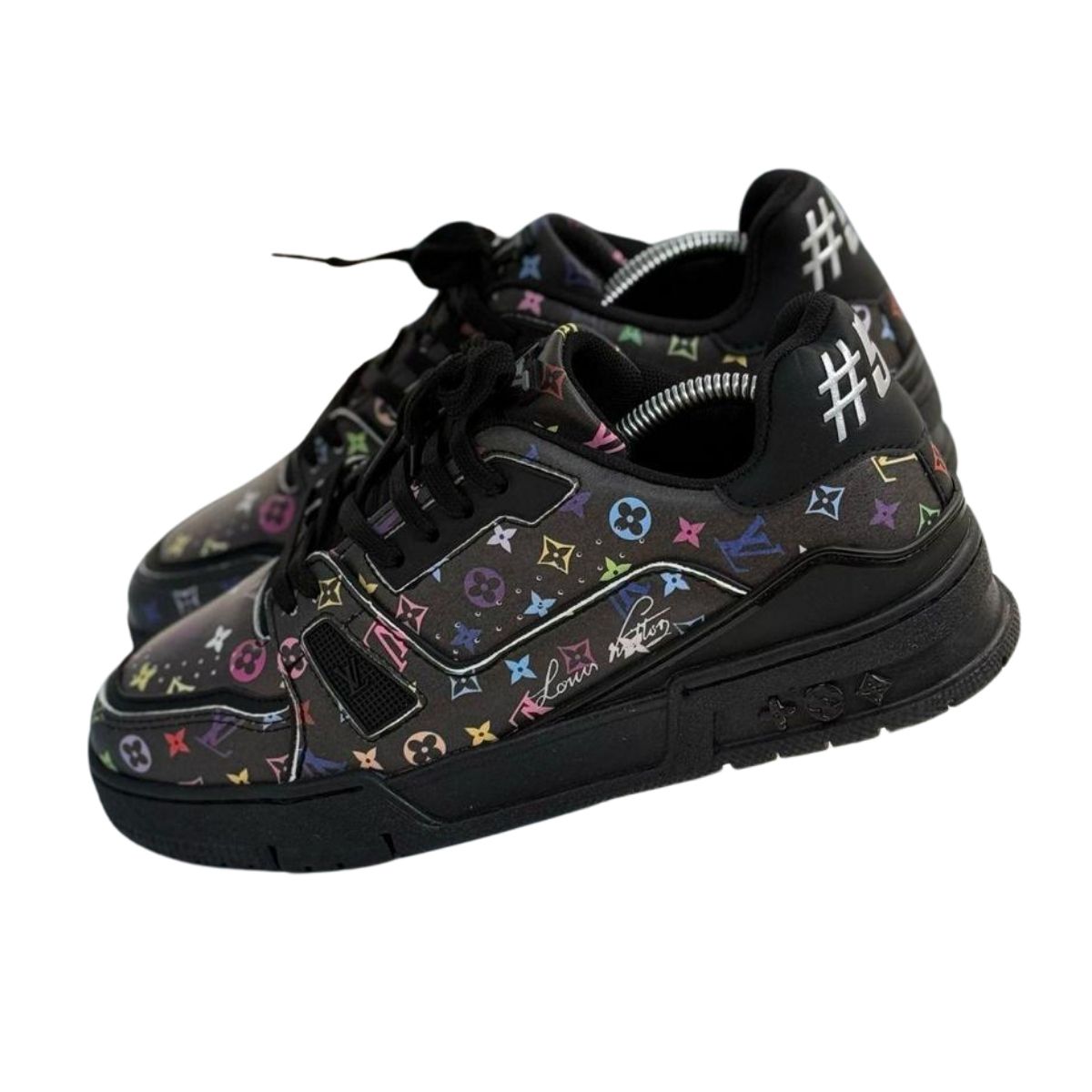 COMPRAR Tenis Louis Vuitton Hombre  Si estás buscando COMPRAR tenis Louis Vuitton hombre, has llegado al lugar correcto. En Onlineshoppingcenterg, tenemos los modelos más exclusivos, desde los clásicos Louis Vuitton Trainer hasta ediciones limitadas como los LV x Nike Air Force 1.  ¿Por qué COMPRAR Tenis Louis Vuitton Hombre? Los sneakers de Louis Vuitton son sinónimo de lujo, calidad y exclusividad. Algunos de los modelos más buscados incluyen:  Louis Vuitton Trainer  LV Archlight Sneakers (diseño futurista)  Tenis Louis Vuitton Supreme (edición colaboración)  Louis Vuitton Run Away (estilo urbano)  LV x Nike Air Force 1 (colección limitada)  Tenis Louis Vuitton Hombre con Confianza Si buscas tenis Louis Vuitton hombre de buena calidad  en Onlineshoppingcenterg tenemos los mejores precios y modelos exclusivos.    ¿Dónde COMPRAR tenis Louis Vuitton hombre en Colombia? Puedes adquirirlos en:  ONLINESHOPPINGCENTERG (envío seguro a todo Colombia).      4. ¿Los tenis Louis Vuitton vienen en tallas grandes? Sí, algunos modelos están disponibles en tallas grandes (hasta US 13 / EU 47). Los más buscados son:  Louis Vuitton Trainer  LV Archlight Sneakers  Run Away LV      Revisa nuestra guía de tallas antes de comprar.   ¿Los tenis Louis Vuitton son cómodos para uso diario? ¡Sí! Aunque son sneakers de lujo, están diseñados para comodidad:  Plantilla acolchada.  Suela de goma resistente.  Ajuste ergonómico.        Ideales para estilo urbano y eventos casuales.   ¿Hacen envíos internacionales? ¡Claro! Enviamos a:  Estados Unidos (3-5 días).  México, España, Argentina (5-7 días).  Resto de Latinoamérica (7-10 días).        Costos de envío varían por destino.   Envíos a Colombia y Latinoamérica En ONLINESHOPPINGCENTERG somos especialistas en la venta de tenis Louis Vuitton hombres de buena calidad  con envíos rápidos y seguros a Colombia, México, Brasil, República Dominicana y más. Si buscas los sneakers de lujo más exclusivos, ¡aquí los tenemos!   ¿Dónde Comprar Tenis Louis Vuitton Hombre en Colombia? Ofrecemos envíos express a: ✅ Pereira, Manizales y Armenia (Eje Cafetero) ✅ Medellín, Envigado y Bello (Antioquia) ✅ Bogotá y Cundinamarca ✅ Risaralda, Caldas y Quindío ✅ Tolima, Valle del Cauca y Atlántico   Envíos Internacionales Disponibles México, Brasil, Angola  República Dominicana, Costa Rica, Honduras  Puerto Rico, Portugal, Guatemala  Compra Segura con Envío Rápido Si buscas COMPRAR tenis Louis Vuitton hombre en tu ciudad, ONLINESHOPPINGCENTERG te ofrece  precios competitivos y entrega garantizada.